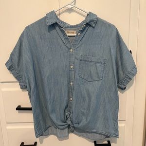 Madewell Chambray Short-Sleeved Shirt, size Medium.